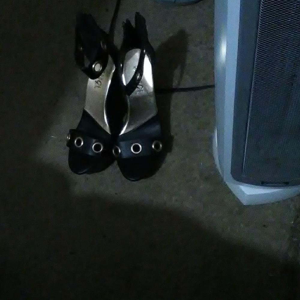 HIgh heeLS